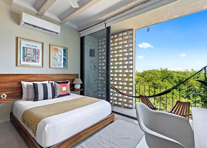 Hola Donceles Suites